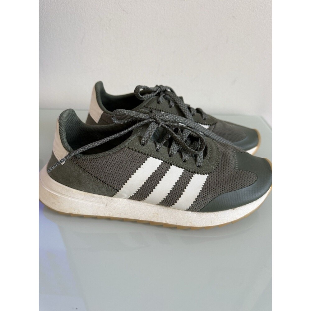 Adidas Originals Women’s Size 6 Olive Green White Gum Sole Retro Sneakers